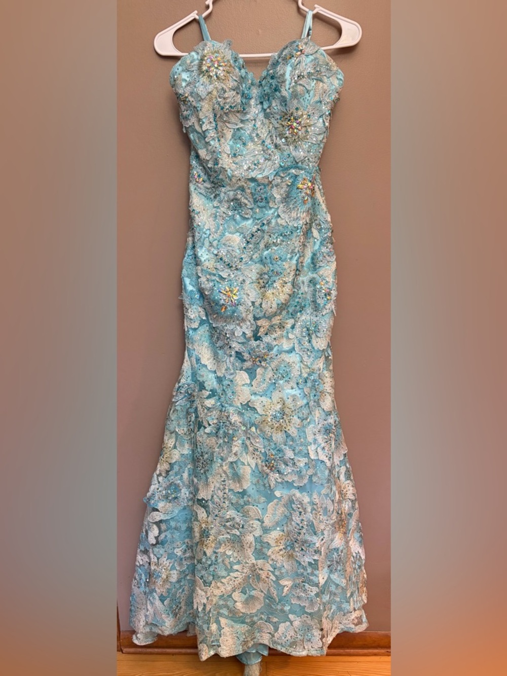 Splash Light Blue Sequined & Embroidered Prom Party Special Occasion Dress Sz 8